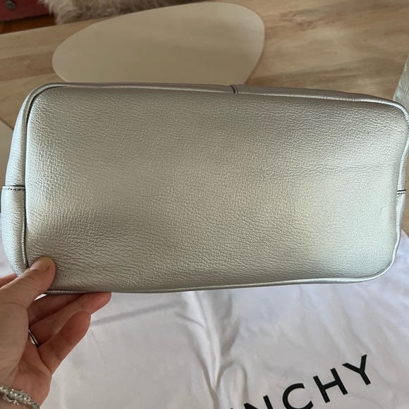 SOLD ❌ Givenchy Metallic Silver Leather Antigona Shopper Tote bag - Picture 7 of 16